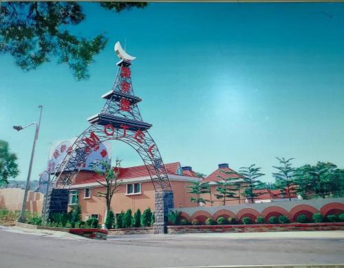 a statue of a eiffel tower in front of a building at Ai Yi Bao Motel in Toufen