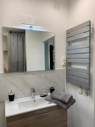 GRAND STUDIO RENOVE A CANNES IDEAL VACANCES et CONGRES - MER A PIED!