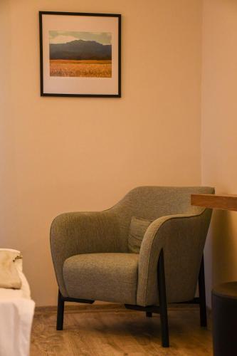 Un lugar para sentarse en Mimoza Beach Hotel
