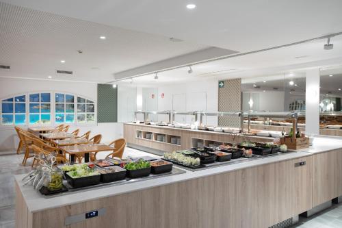 Un restaurante o sitio para comer en Prestige Sant Marc