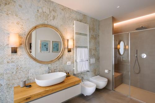 a bathroom with a sink and a mirror at iCOLLIROSSI Agriturismo in Monforte dʼAlba