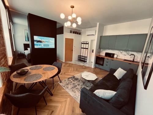 a living room with a couch and a table at Keskväljaku apartment - with sauna and AC in Võru