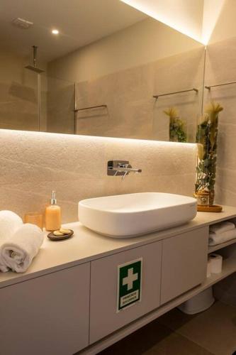 a bathroom with a sink and a mirror at LOCA OFIR Duplex - Entre Rio e Mar in Fão