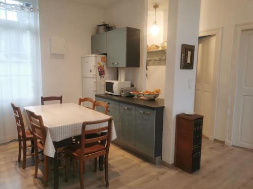 Dapur atau dapur kecil di Maison les Buissonnets