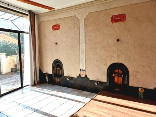 Gallery image of Ancienne remise viticole aménagée en loft in Mailhac