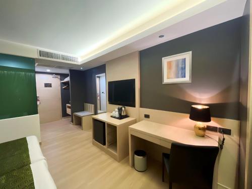 iCheck inn Nana by Aspiraにあるテレビまたはエンターテインメントセンター