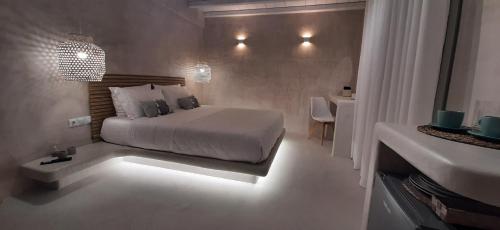 a bedroom with a bed with a light in it at Moustakas Beach Apartments in Adamantas