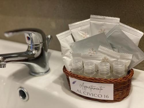 a basket of water bottles sitting on top of a sink at Appartamento al civico 16 in Licata