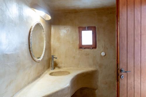 a bathroom with a sink and a mirror at Caval II in Fira