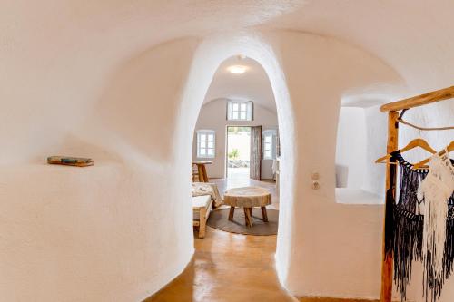 a hallway with an archway in a house at Caval II in Fira