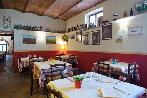 a restaurant with tables and chairs in a room at Agriturismo San Galgano in Chiusdino