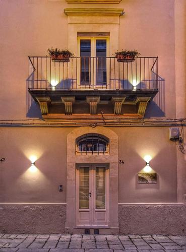 a building with a balcony and a door at udammusu34 in Ragusa