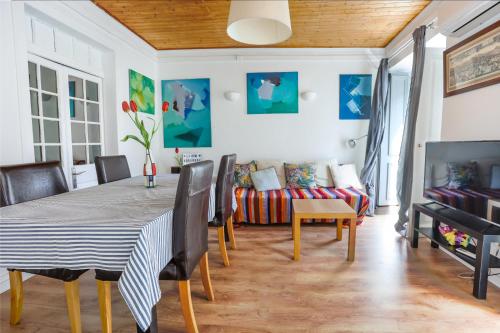 City Center Apt in Lively Bairro Alto!