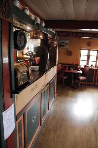 a restaurant with a bar and a dining room at Reersø Kro in Reersø