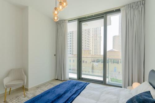 LUXFolio Retreats – Contemporary Marina Apartment