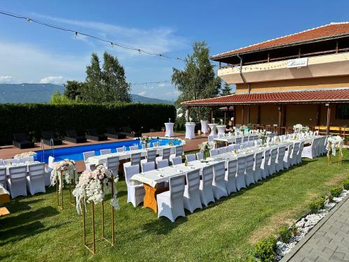 Πισίνα στο ή κοντά στο Villa Manevi