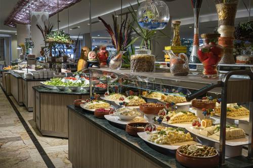 シダにあるKaya Sideの食べ物が並べられたビュッフェライン