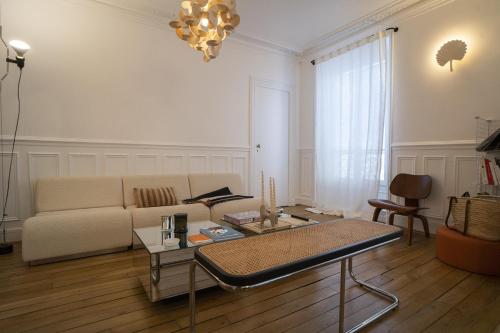 Spacious & bright cocoon