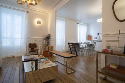 พื้นที่นั่งเล่นของ Spacious & bright cocoon
