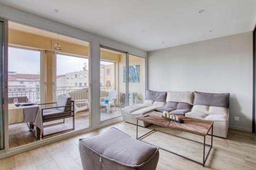 Bright 50 m in the centre of Sanary-sur-Mer