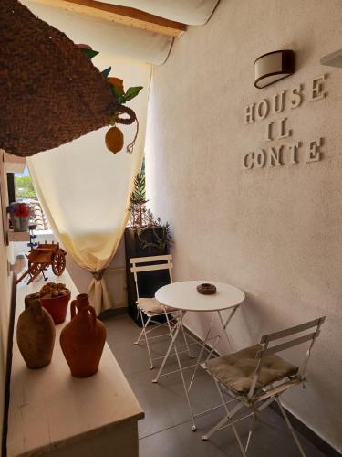 a room with a table and chairs and a table at House Il Conte in Palermo