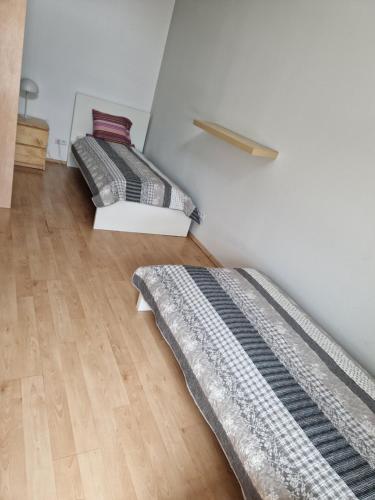 Łóżko lub łóżka w pokoju w obiekcie Apartamenty „Lofty w piecowni”
