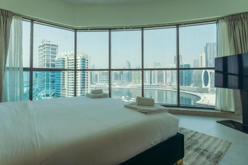 Bay Gem With Panoramic Burj Khalifa and Canal View