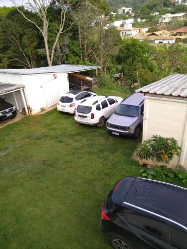 a group of cars parked in a yard at Casa Temporada Tiradentes in Tiradentes