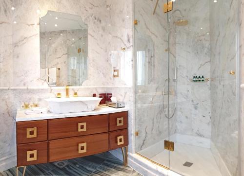Pomegranate Wellness Spa Hotelにあるバスルーム