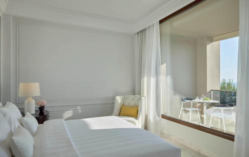 Pomegranate Wellness Spa Hotelにあるベッド