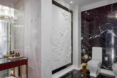 Pomegranate Wellness Spa Hotelにあるバスルーム