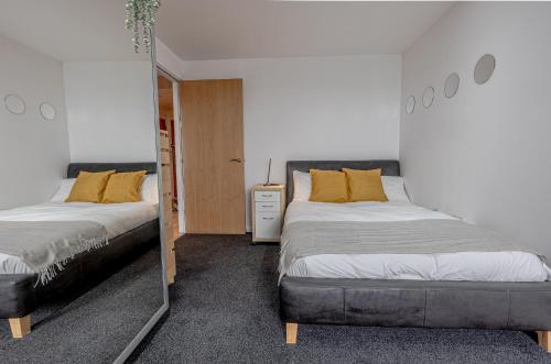 a bedroom with two beds and a mirror at Amazing Views - 2 Bed - Parking - Central Bham in Birmingham
