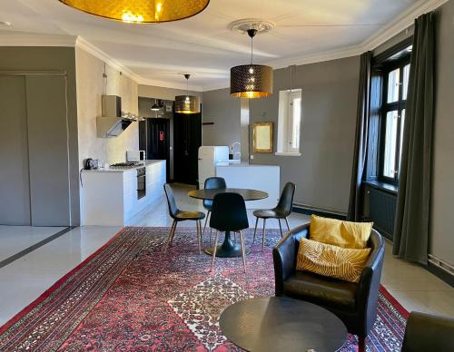 Кухня или мини-кухня в Unique Hotel
