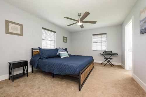 a bedroom with a bed and a ceiling fan at Daytona Buy! Mins from Beaches, Speedway, Airport in Daytona Beach