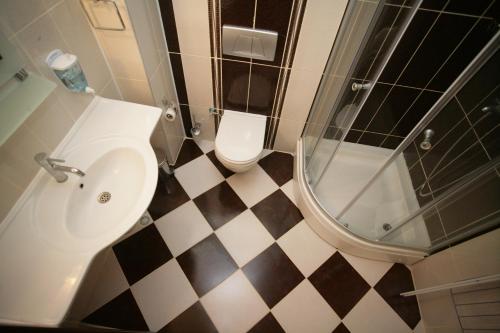 a bathroom with a sink and a toilet at Hotel Avsa Beyazsaray in Avşa Adası