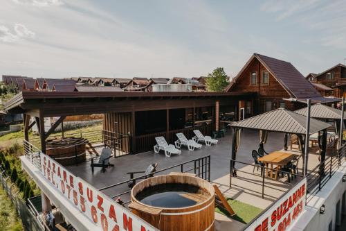 an aerial view of a house with a hot tub at Cabana Suzanne Băile Figa-cu aer conditionat in Agrişu de Sus