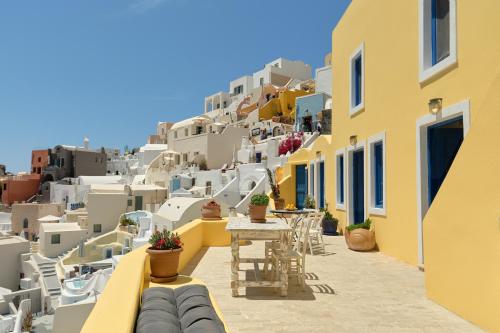 Ilivatos - Elegant Villa on the Caldera's Edge