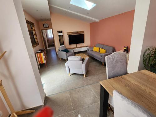 Foto VILLA Ô Chris spacieuse, 2 Terrasses, 1 SPA, à 15 mn de Marseille, de la Côte bleu et Aix en Provence 1