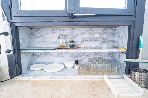 Lovely 1-bedroom With Balcony-Dizengoff Square.