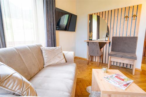 Ein Sitzbereich in der Unterkunft Lorettohof Hotel Garni
