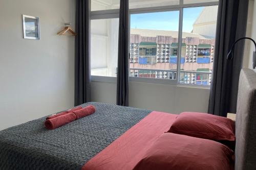 Postel nebo postele na pokoji v ubytování "Tiaré" city center room