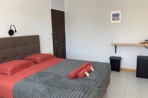 Postel nebo postele na pokoji v ubytování "Tiaré" city center room