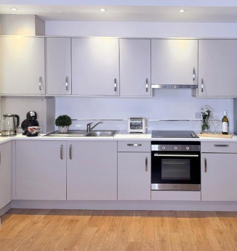 Kuchyň nebo kuchyňský kout v ubytování The Yorkshire Hosts - Central Harrogate & Free Parking