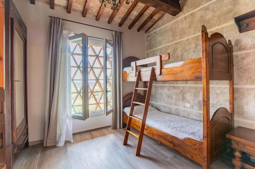 Postel nebo postele na pokoji v ubytování Fienile Cipresso, art of living Tuscany