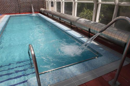 a swimming pool with water being poured into it at Gran Hotel Balneario de Liérganes in Liérganes