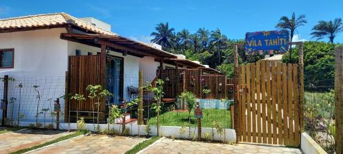 a fence in front of a house with a sign at Casa #2 - Piscina a 400 mts da Praia, 2 suites com Ar Cond - Taipu de Fora, Barra Grande in Marau