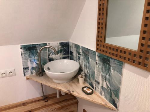 a bathroom with a sink and a mirror at Grande Chambre Familiale VERTE Tout Bonnement Bien in Putot-en-Auge