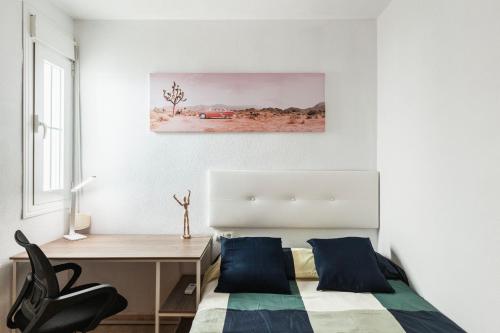 a bedroom with a desk and a bed and a desk and a chair at Ciudad Jardín A3 Lanjarón 13 in Almería