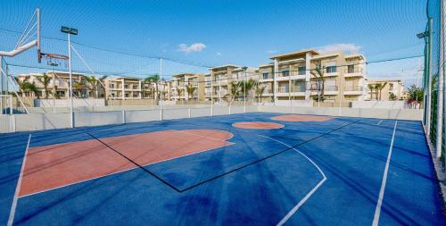 Tennistä tai squashia majoituspaikan Casabay Sidi rahal alueella tai lähistöllä