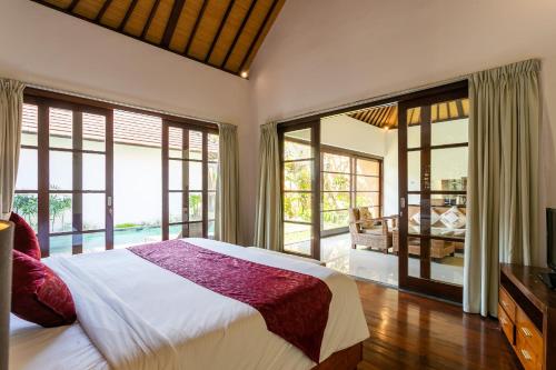 Letto o letti in una camera di Sukanami Villa Ubud by ecommerceloka